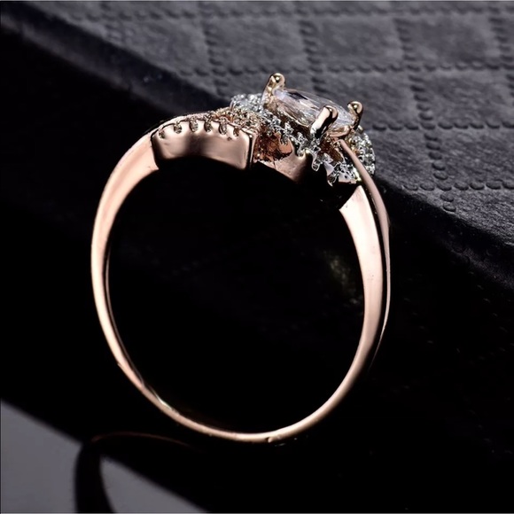 🎉SALE🎉Sz 8-9–18K gold and sapphire ring - Picture 2 of 6